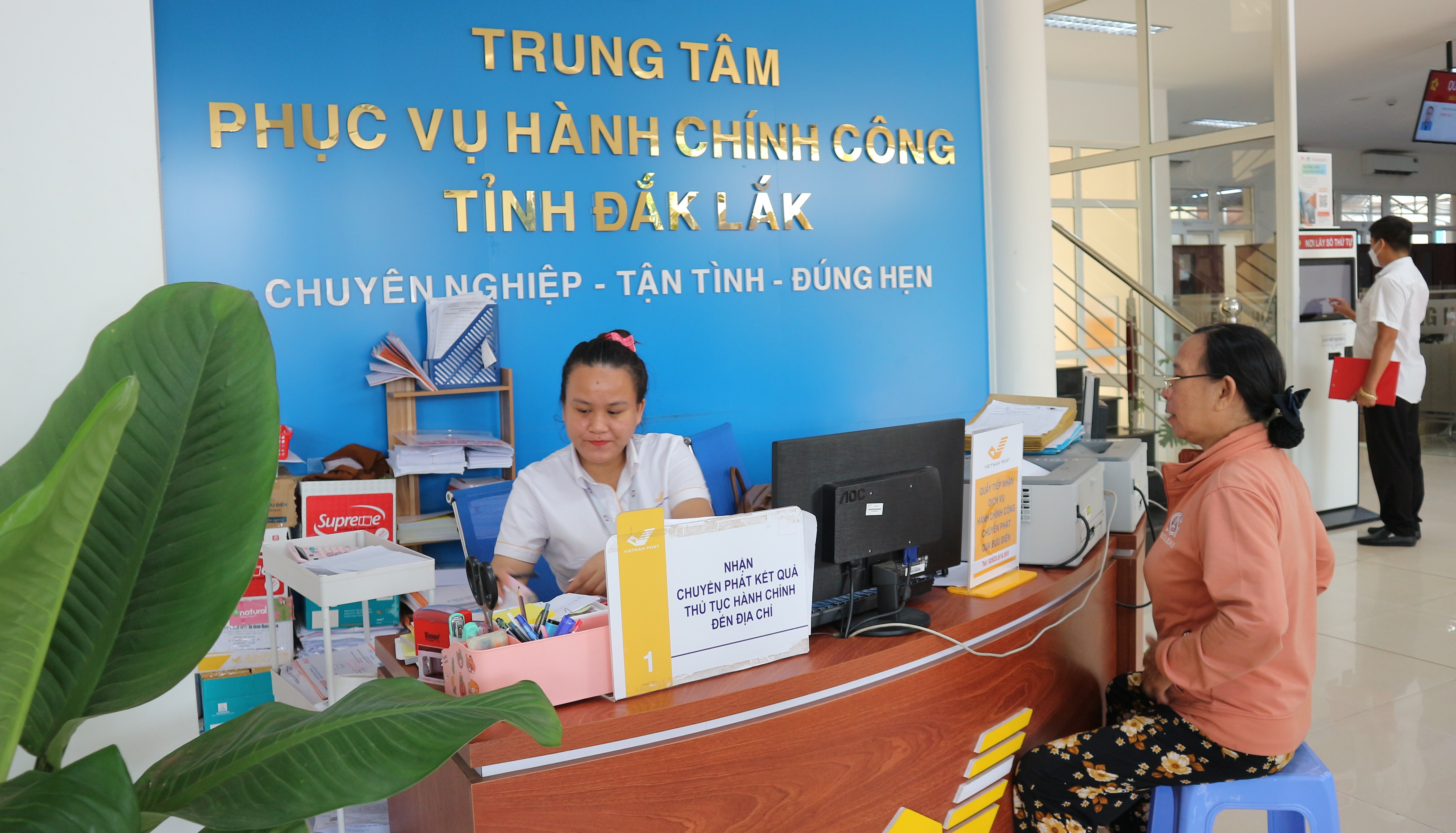 Tăng cường xử lý, ngăn chặn có hiệu quả tình trạng nhũng nhiễu, gây phiền hà cho người dân, doanh nghiệp trong giải quyết công việc